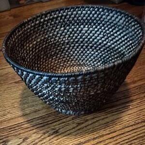 Vintage Tightly Handwoven Coiled Grass Rattan Footed Basket Decorative